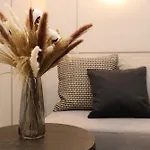 Appartamento Suite Garibaldi 54 Renovated 1Br In Old Town Olbia *