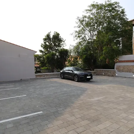 Charming & Luxurious Garibaldi Big - Fully Equipped & Renovated - Old Town Lägenhet