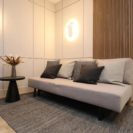 Charming & Luxurious Garibaldi Big - Fully Equipped & Renovated - Old Town Lägenhet