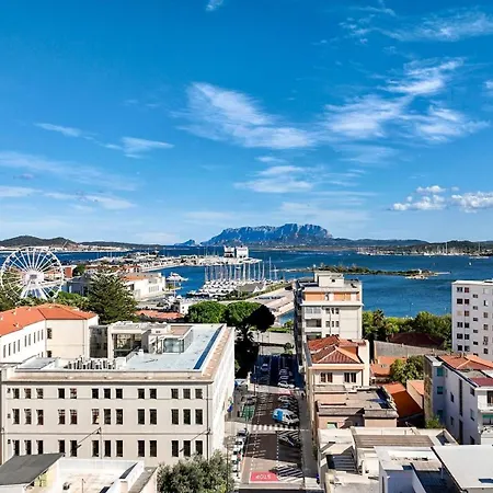 Lägenhet Charming & Luxurious Garibaldi Big - Fully Equipped & Renovated - Old Town Olbia