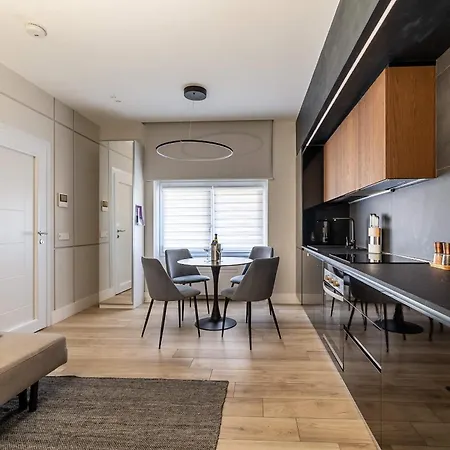 Charming & Luxurious Garibaldi Big - Fully Equipped & Renovated - Old Town *