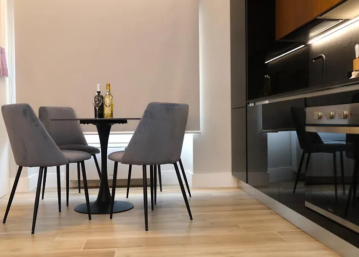 Charming & Luxurious Garibaldi Big - Fully Equipped & Renovated - Old Town Apartament *