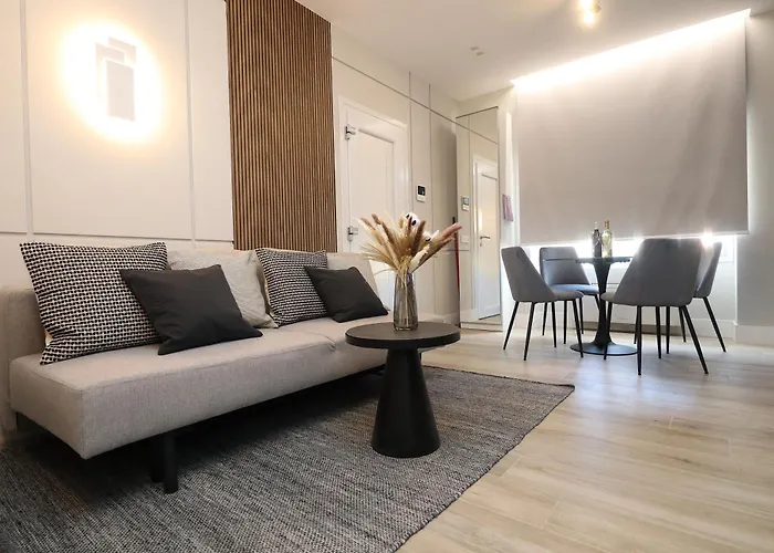 Apartament Charming & Luxurious Garibaldi Big - Fully Equipped & Renovated - Old Town Olbia
