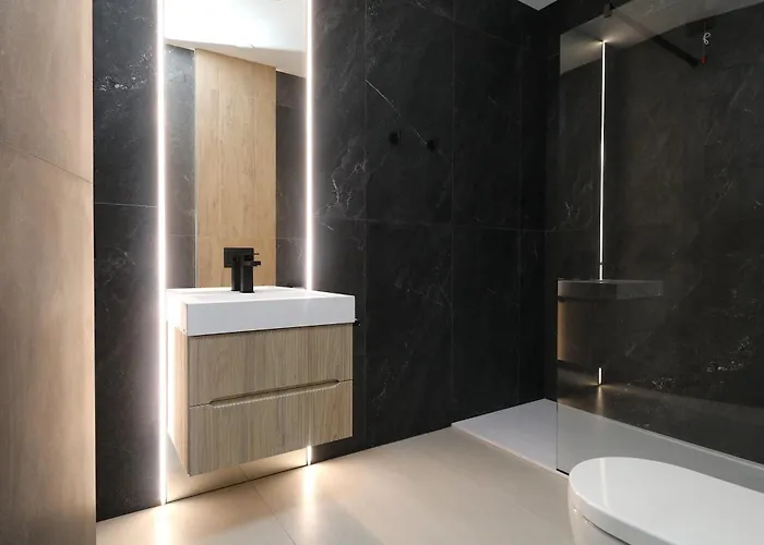 Charming & Luxurious Garibaldi Big - Fully Equipped & Renovated - Old Town Apartament Olbia