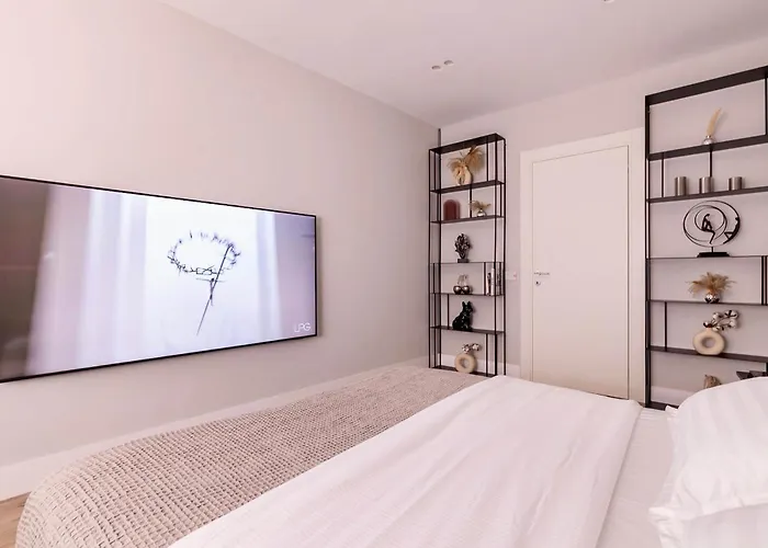 Apartament Charming & Luxurious Garibaldi Big - Fully Equipped & Renovated - Old Town Olbia