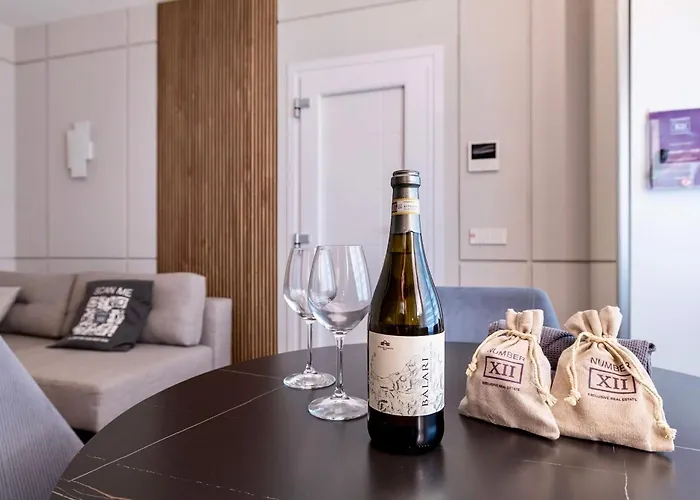 Apartament Charming & Luxurious Garibaldi Big - Fully Equipped & Renovated - Old Town Olbia